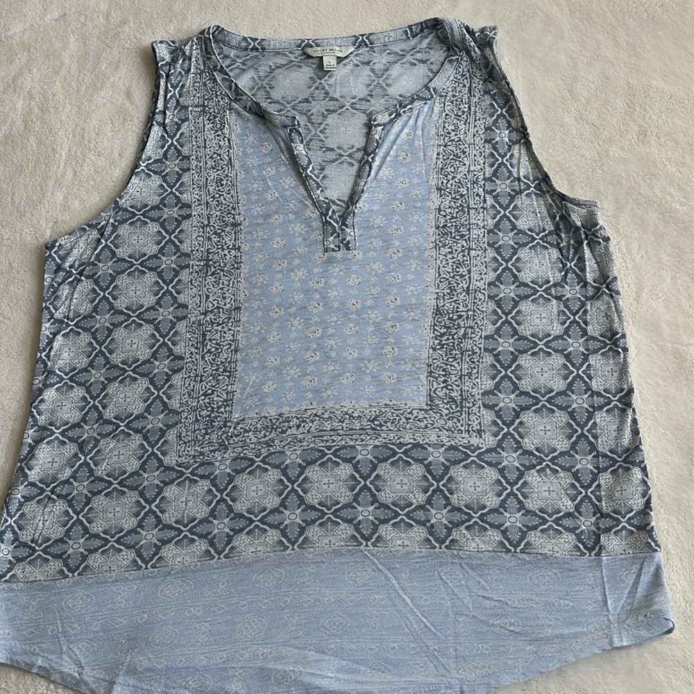Lucky Brand sleeveless top shades of blue size Large